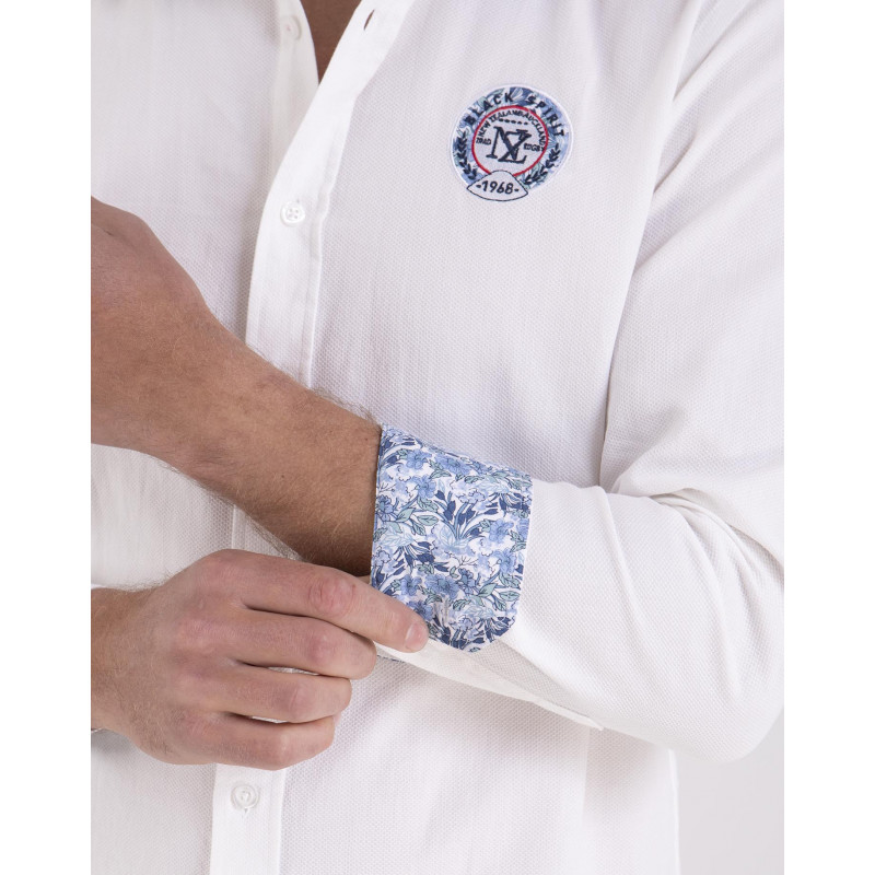 Chemise tissu fantaisie uni et détails contrastés