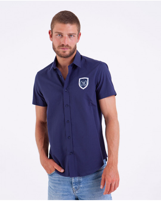 Chemise unie manches courtes avec écusson
